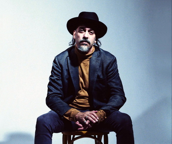 Il cantautore Roberto Angelini ospite oggi pomeriggio su Radio Onda Ligure 101