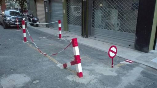 Transenne in piazza della Vittoria a Pietra Ligure. Carrara: "No a una città-pollaio"