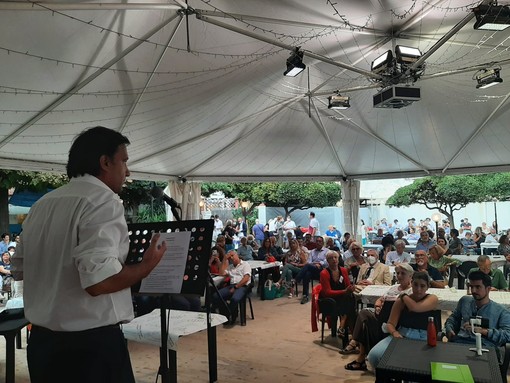 Savona 2021, si accende la campagna elettorale e Russo stuzzica Schirru e Toti: "Non ho investiture dall'alto, basta le logiche delle bandiere sulla città" (FOTO) Savona 2021, si accende la campagna elettorale e Russo stuzzica Schirru e Toti: "Non ho investiture dall'alto, basta le logiche delle bandiere sulla città" (FOTO)