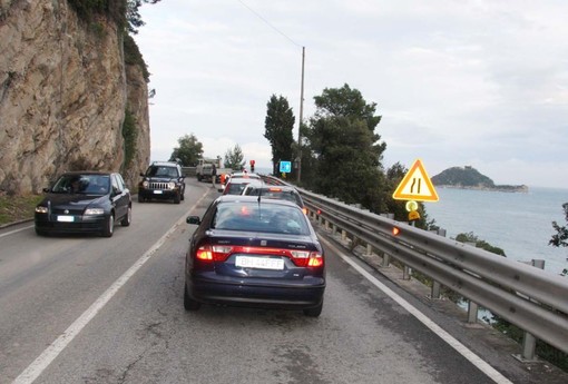 Alassio: frana di Natale, aperta l'Aurelia a punta Mure Alassio: frana di Natale, aperta l'Aurelia a punta Mure