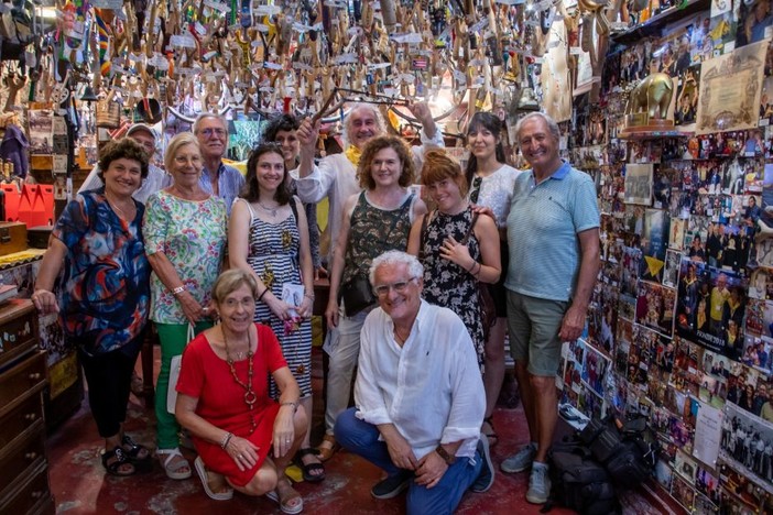 Albenga, lo scenografo Rinaldo Rinaldi visita il Piccolo Museo della Fionda (FOTO) Albenga, lo scenografo Rinaldo Rinaldi visita il Piccolo Museo della Fionda (FOTO)