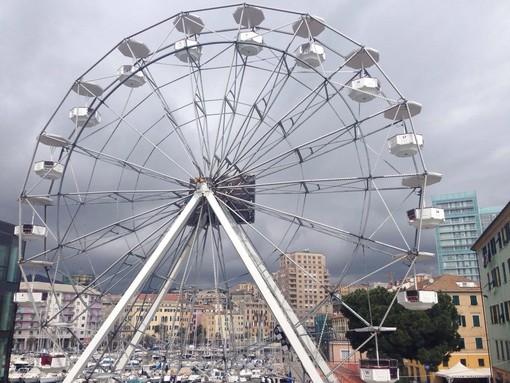 Savona dall'alto sulla ruota panoramica Savona dall'alto sulla ruota panoramica
