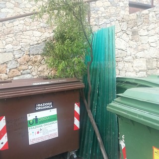 Finale Ligure, gesto di inciviltà: ennesimo abbandono di rifiuti via Caviglia: