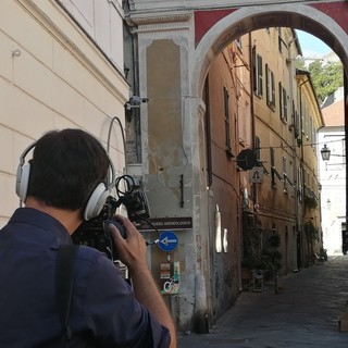 Finalborgo ancora sotto i riflettori. Anche le telecamere di Studio Aperto ad ammirare le sue bellezze (FOTO)