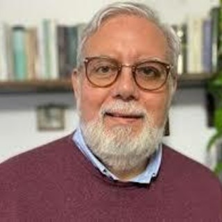 Andora, il professor Riccardo Badino presenta il suo primo romanzo "Pennelli e veleno"