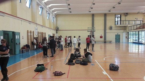 Pullman a fuoco in autostrada: stanno bene i 48 ragazzi soccorsi Pullman a fuoco in autostrada: stanno bene i 48 ragazzi soccorsi