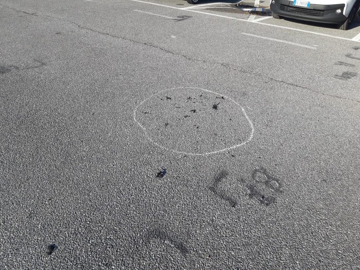 Intervento chirurgico per la giovane che si è data fuoco a Vado Ligure. Condizioni gravi