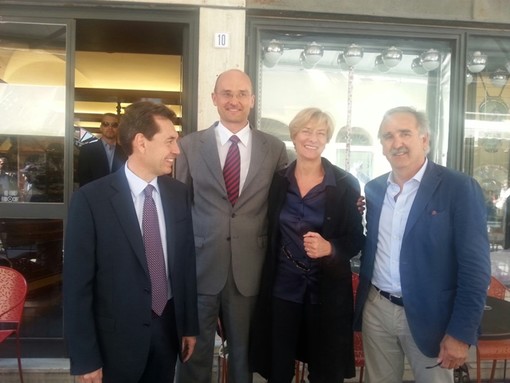 Il Ministro Pinotti a Finale: "Piaggio proiettata verso il futuro, creerà nuovi posti di lavoro" Il Ministro Pinotti a Finale: "Piaggio proiettata verso il futuro, creerà nuovi posti di lavoro"