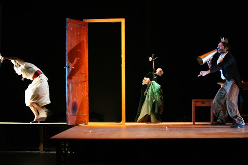 Il Teatro del Piccione con "Rosaspina" apre la Kronostagione-ragazzi al Teatro Ambra Il Teatro del Piccione con "Rosaspina" apre la Kronostagione-ragazzi al Teatro Ambra