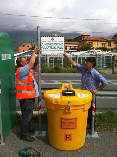 Installati contenitori raccolta olio vegetale a Varazze