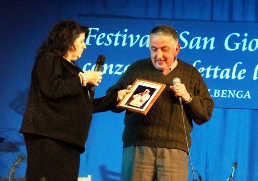 Remo Tagliafico premiato da Silvia Bazzano (Foto di Silvio Fasano)