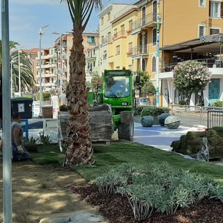 Albissola, in fase di ultimazione i lavori di riqualificazione delle aiuole del lungomare degli Artisti Albissola, in fase di ultimazione i lavori di riqualificazione delle aiuole del lungomare degli Artisti