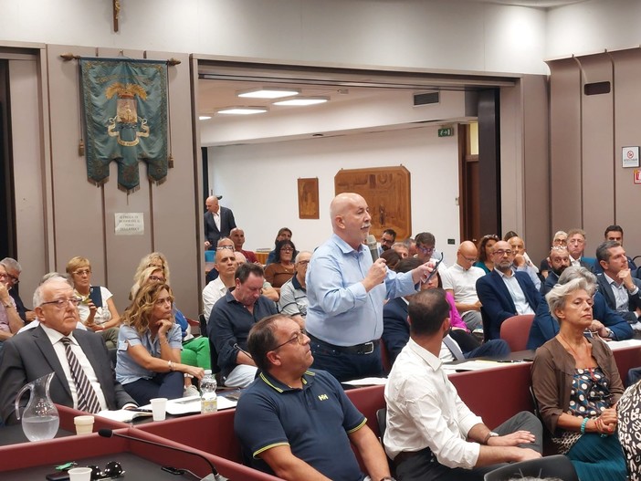 Rigassificatore, il comune di Quiliano ufficializza al Ministero il parere negativo sulla Via: “Troppe criticità” Rigassificatore, il comune di Quiliano ufficializza al Ministero il parere negativo sulla Via: “Troppe criticità”
