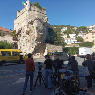 Pietra Ligure si trasforma in set a cielo aperto per le riprese della serie TV "Canonico" (FOTO) Pietra Ligure si trasforma in set a cielo aperto per le riprese della serie TV "Canonico" (FOTO)