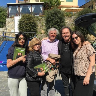 Red Canzian l'ex bassista dei Pooh a Andora insieme alla figlia Chiara per presentare il nuovo libro "Sano, vegano, italiano"