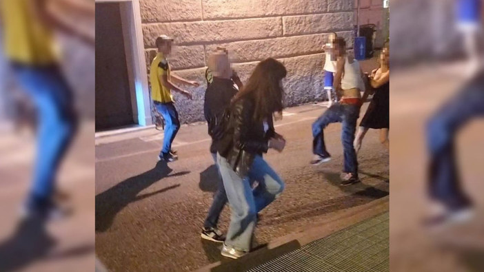 In Darsena rissa con calci, pugni e insulti. Una residente: "Sempre peggio, abbiamo paura"