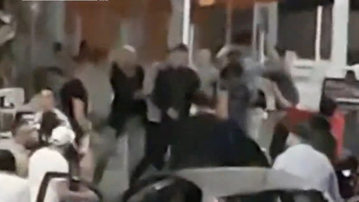 Loano, rissa sul lungomare: il video diventa virale, indagini dei carabinieri (VIDEO)