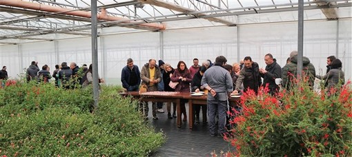Successo per "Petali in vaschetta" la manifestazione dedicata alla cucina con i fiori promossa da Raverabio di Albenga in collaborazione con il CREA di Sanremo