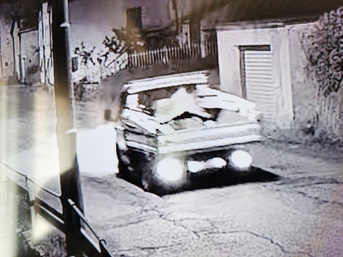 Abbandona rifiuti a Bormida: l’autore ripreso dalla videosorveglianza