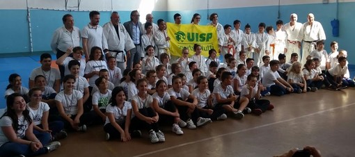 Albenga: judo nelle scuole elementari per insegnare il rispetto reciproco Albenga: judo nelle scuole elementari per insegnare il rispetto reciproco