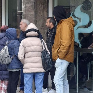 Incendio palazzina di via Venezia, tra gli sfollati una famiglia di cinesi: "Il fumo nero avvolgeva la casa" Incendio palazzina di via Venezia, tra gli sfollati una famiglia di cinesi: "Il fumo nero avvolgeva la casa"