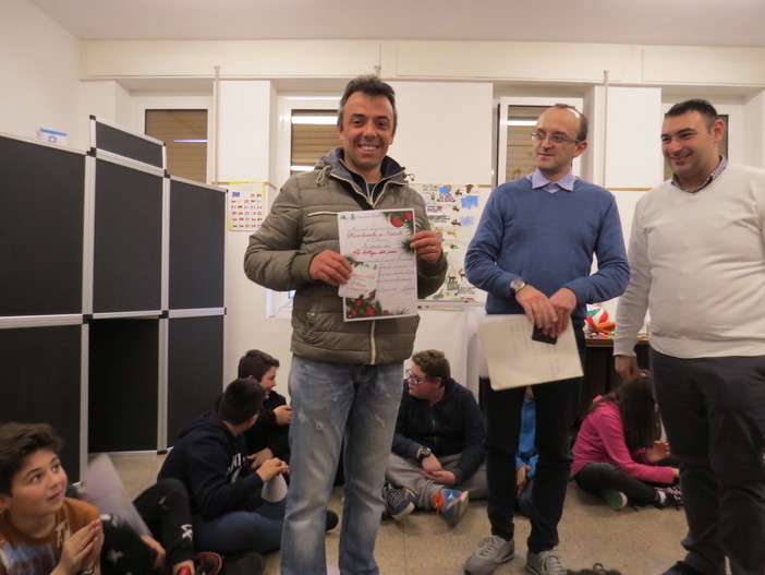 Mioglia, premiati i vincitori di “Riciclando a Natale” Mioglia, premiati i vincitori di “Riciclando a Natale”