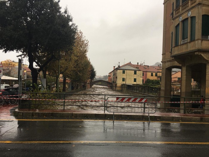 Esonda per un breve tratto il rio Basco ad Albisola, preoccupa il livello del Sansobbia