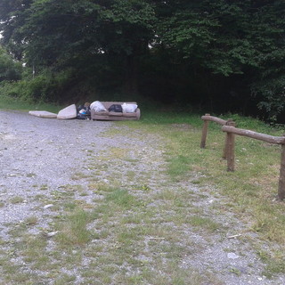 Cairo, rifiuti abbandonati vicino al Parco dell'Adelasia in frazione Montenotte Cairo, rifiuti abbandonati vicino al Parco dell'Adelasia in frazione Montenotte