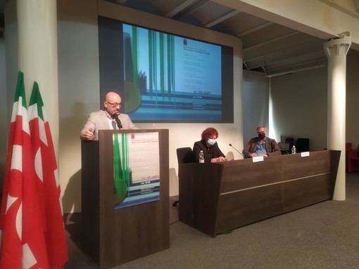 Cingolani: "Il prossimo trimestre la bolletta elettrica aumenterà del 40%, queste cose vanno dette" (VIDEO) Cingolani: "Il prossimo trimestre la bolletta elettrica aumenterà del 40%, queste cose vanno dette" (VIDEO)