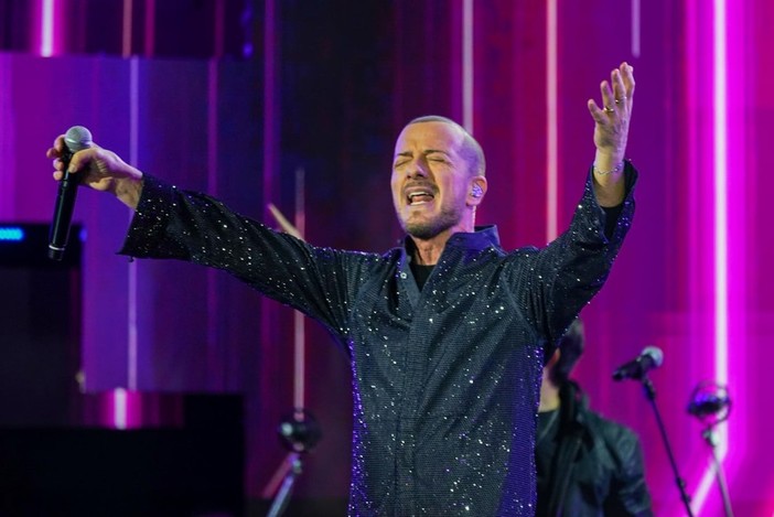 Raf festeggia 40 anni di carriera al Savona Downtown Music Festival Raf festeggia 40 anni di carriera al Savona Downtown Music Festival