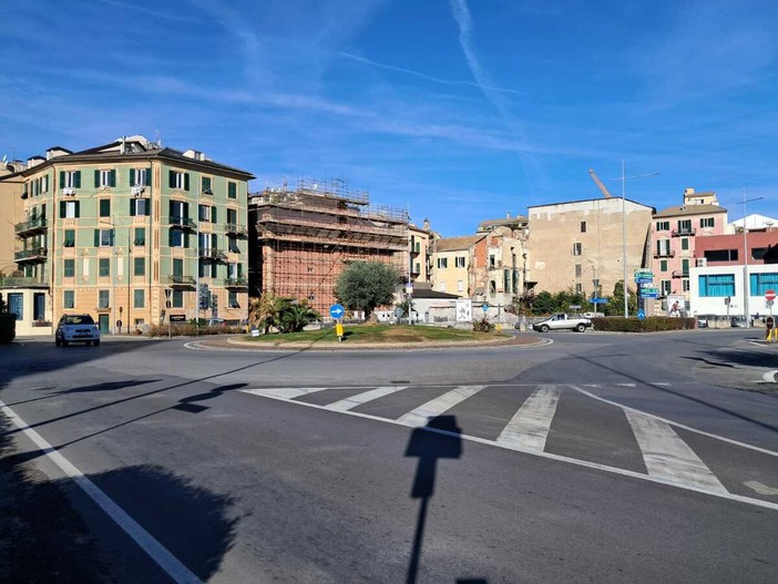 In corso Mazzini la "Rotonda Londra", risposta alla Savona Street del quartiere di Battersea In corso Mazzini la "Rotonda Londra", risposta alla Savona Street del quartiere di Battersea