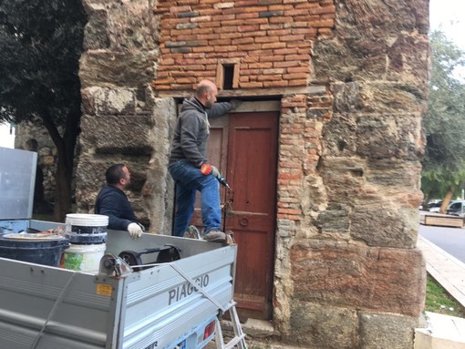 Savona: un altro attacco alla porta della Torre del Brandale Savona: un altro attacco alla porta della Torre del Brandale