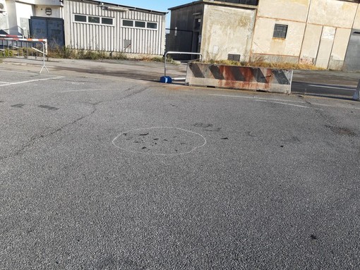 Vado Ligure, ragazza si dà fuoco nel piazzale dove morì il padre: è grave