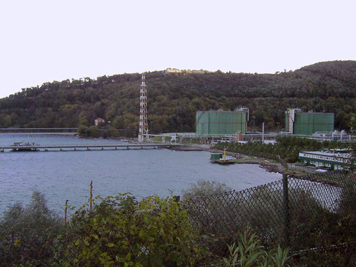 Il rigassificatore di Spezia Il rigassificatore di Spezia