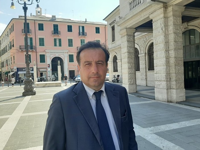 Raccolte firme per il degrado a Savona, il sindaco scuote la cittadinanza: "State sereni, quella è una disabitudine nel dialogare. Discutiamo insieme"