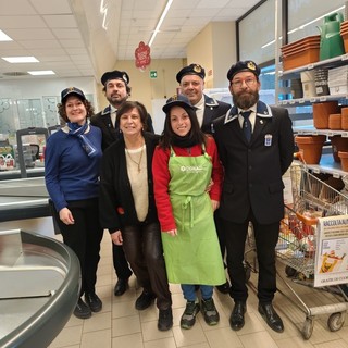 Andora, l'Anmi raccoglie i generi alimentari a favore della Caritas