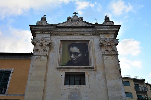 Noli inaugura l'opera "Rasha" di Adrian Paci