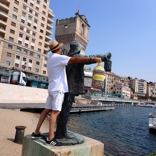 Assonautica Savona raccoglie 5000 mozziconi in Darsena: “La lotta contro l'inquinamento marino continua”