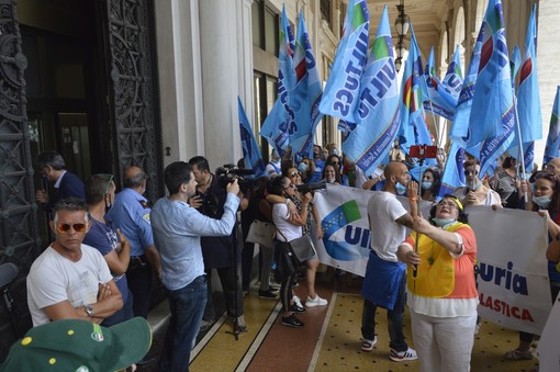 Lavoratori mense e pulizie: Cgil, Cisl e Uil siglano l'accordo con la Regione Lavoratori mense e pulizie: Cgil, Cisl e Uil siglano l'accordo con la Regione