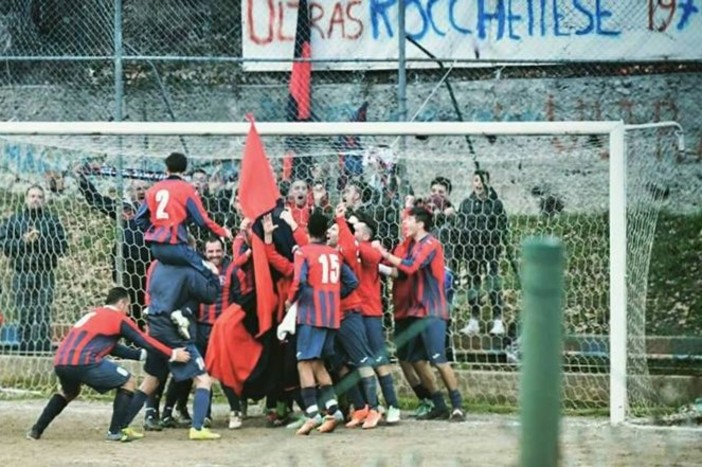 Calcio, Rocchettese. La precisazione della tifoseria rossoblù: "Chi ha compiuto questo gesto si scuserà con Piantelli"