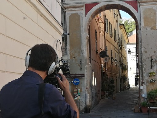 Finalborgo ancora sotto i riflettori. Anche le telecamere di Studio Aperto ad ammirare le sue bellezze (FOTO)