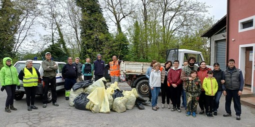 Cosseria, cittadini volontari raccolgono i rifiuti abbandonati