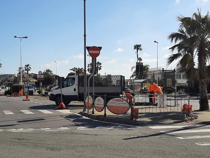 Riqualificazione del verde tra Piazza Sant'Antonio e l'Aurelia ad Albissola: in arrivo nuove siepi e palme Riqualificazione del verde tra Piazza Sant'Antonio e l'Aurelia ad Albissola: in arrivo nuove siepi e palme
