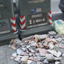 Mattoni e piastrelle vicino ai cassonetti intelligenti: scarti edili abbandonati in centro a Savona