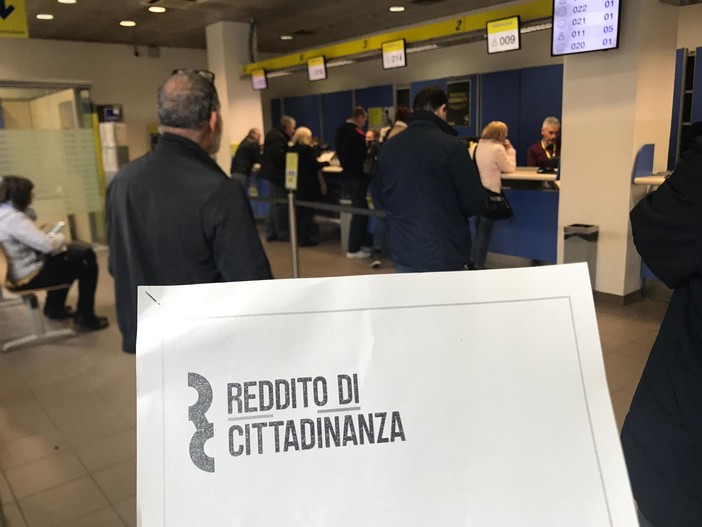 Via alle domande per il reddito di cittadinanza, situazione sotto controllo ai Caf e alle poste di Savona Via alle domande per il reddito di cittadinanza, situazione sotto controllo ai Caf e alle poste di Savona