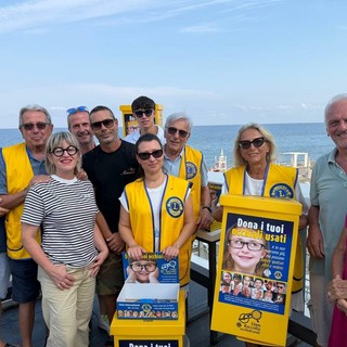 Albenga, gli occhiali usati si raccolgono anche in spiaggia: l’iniziativa del Lions Club