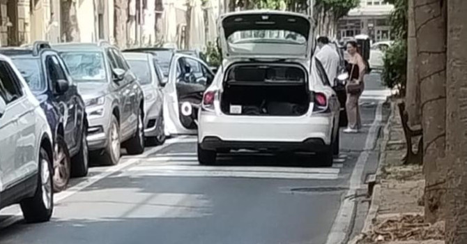 Maxi rissa in centro ad Albenga, un uomo finisce sotto un'auto: cinque i denunciati, uno per resistenza Maxi rissa in centro ad Albenga, un uomo finisce sotto un'auto: cinque i denunciati, uno per resistenza