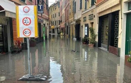 Mareggiata a Celle, ordinanza di chiusura al transito dei veicoli nel centro: proseguono gli interventi sul Ghiare Mareggiata a Celle, ordinanza di chiusura al transito dei veicoli nel centro: proseguono gli interventi sul Ghiare