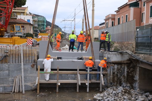 Sostituzione ponte sul torrente Bottassano: lunedì 20 torneranno a circolare i treni (FOTO) Sostituzione ponte sul torrente Bottassano: lunedì 20 torneranno a circolare i treni (FOTO)
