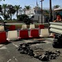 Finalmarina, doppia rottura ai sottoservizi in via Unità d'Italia: strada chiusa